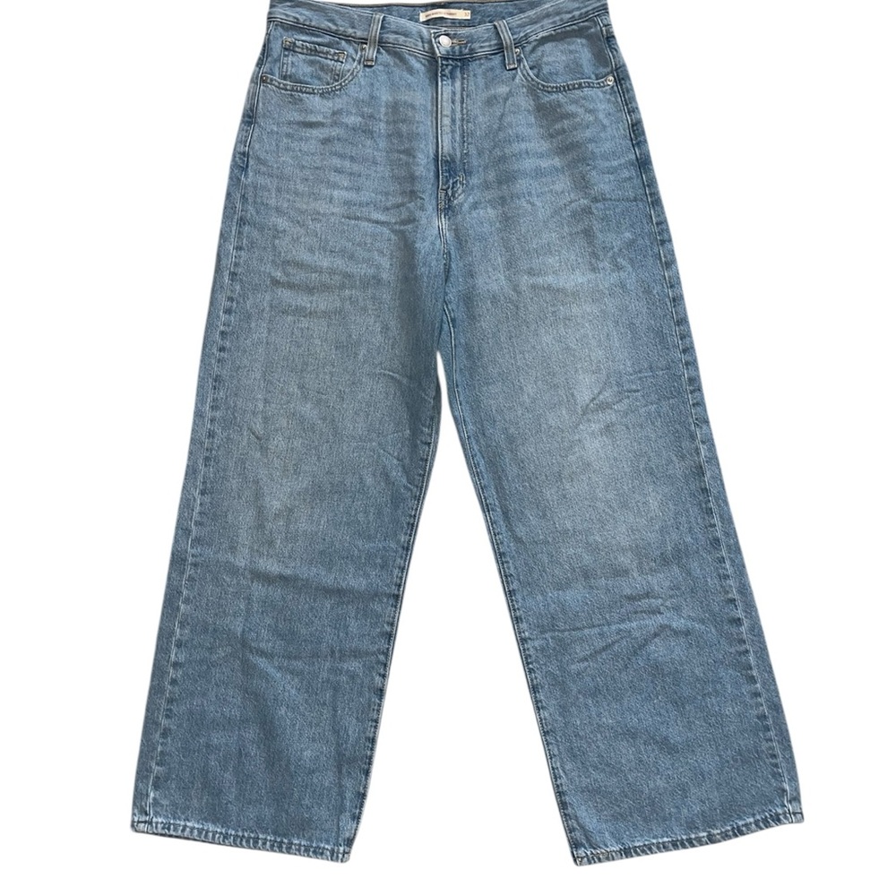 Levi’s Women Size 32 Jeans Light Wash Denim Pants High Waisted Wide Leg Relaxed